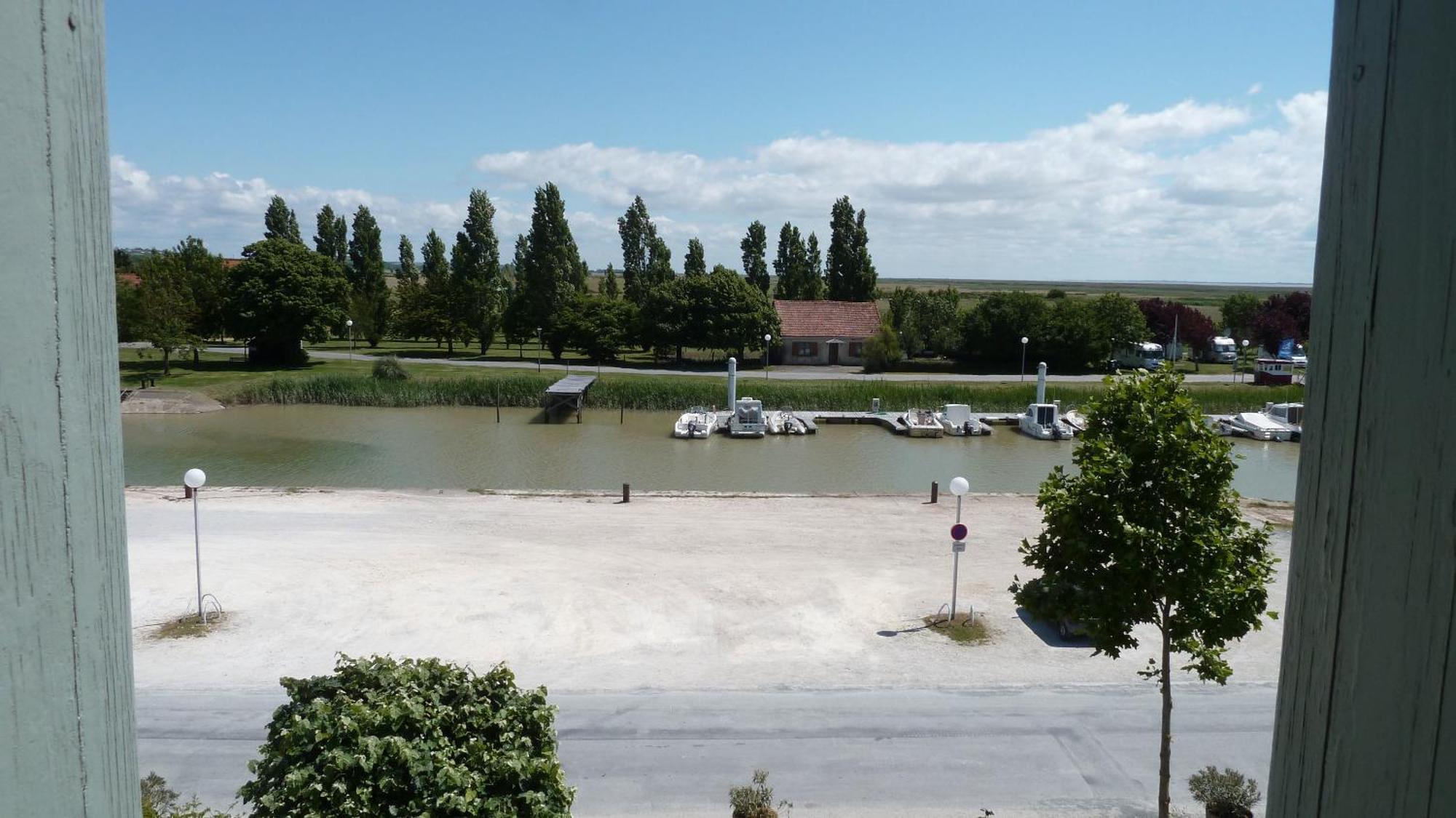 Le Domaine Du Meunier Hotel Mortagne-sur-Gironde Bilik gambar